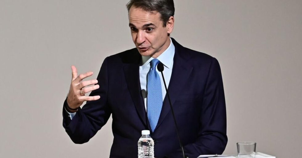 Ολοι τον ψέγουν, αυτός θριαμβολογεί